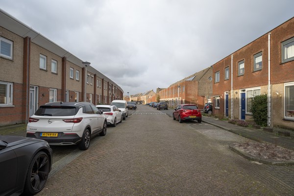 Medium property photo - Marguerite Durasstraat 82, 3207 MB Spijkenisse